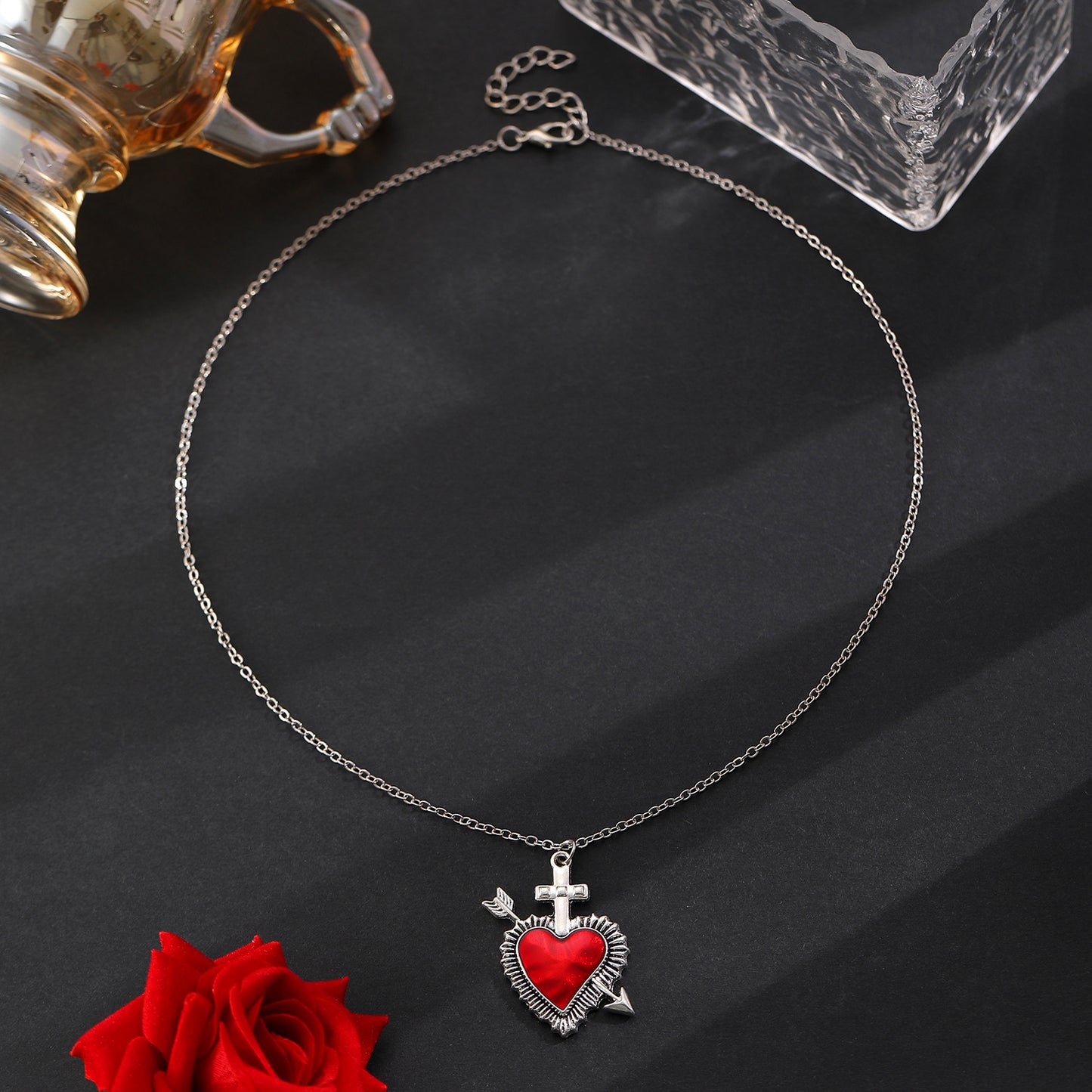 Fashion Personalized Gothic Heart Wings Necklace Vintage Creative One-shot Piercing Heart Collarbone Chain Accessories